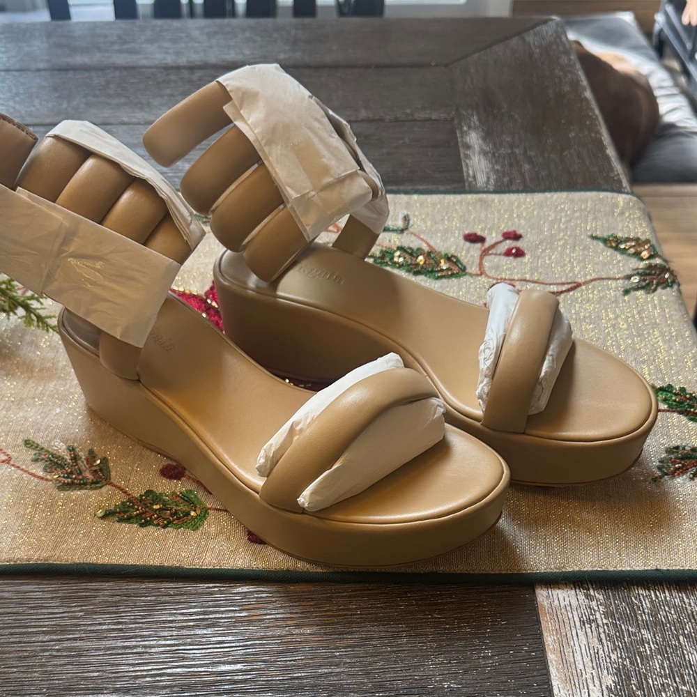 NWT CULT GAIA SANDALS 38.5